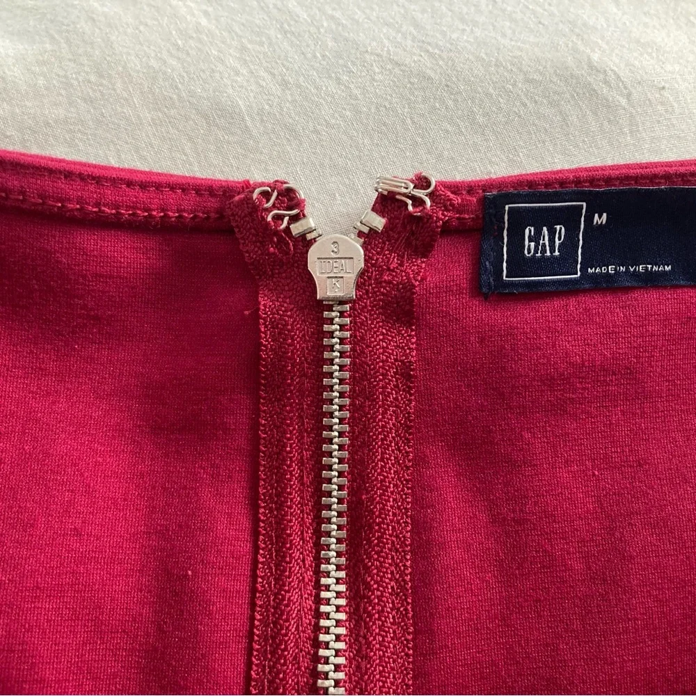 GAP - cranberry red mini skirt with flare - Picture 3 of 4